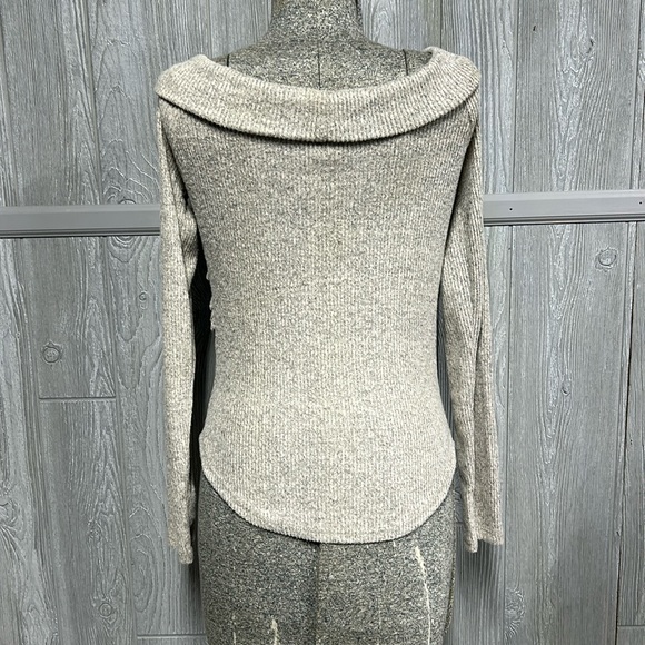 Grey FGD Sweater, Size M NWOT - Picture 2 of 4